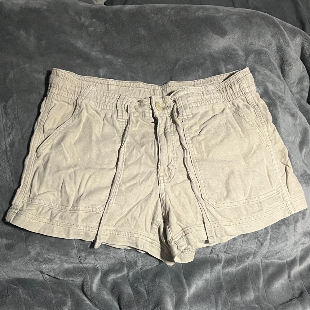 American Eagle Outfitters Beige Cargo Shorts